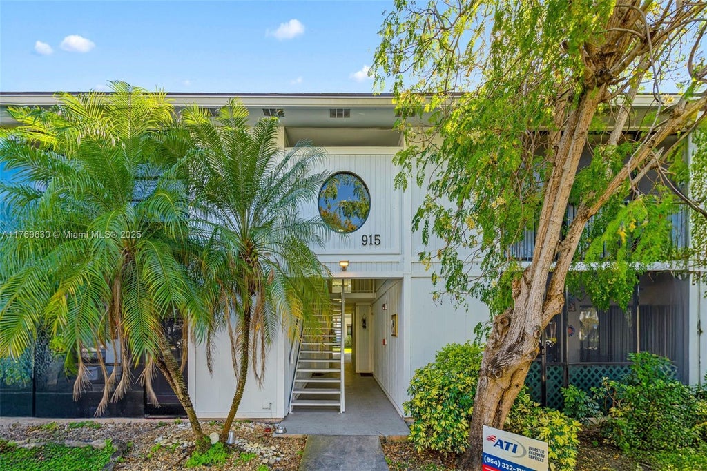 915 Ne 199th St 202-15, Miami