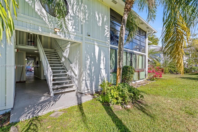 3 of 34 - 915 Ne 199th St 202-15, Miami, FL