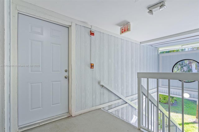 4 of 34 - 915 Ne 199th St 202-15, Miami, FL