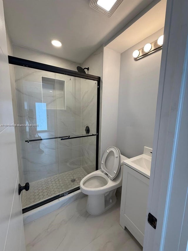 4 of 45 - 5636 Arthur St, Hollywood, FL