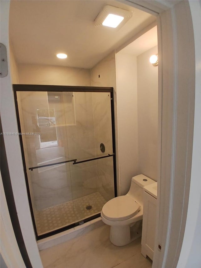 5 of 45 - 5636 Arthur St, Hollywood, FL