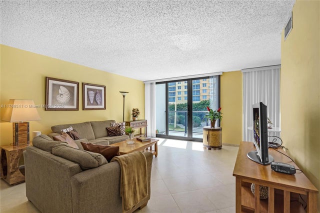 4 of 22 - 2301 S Ocean Dr 207, Hollywood, FL