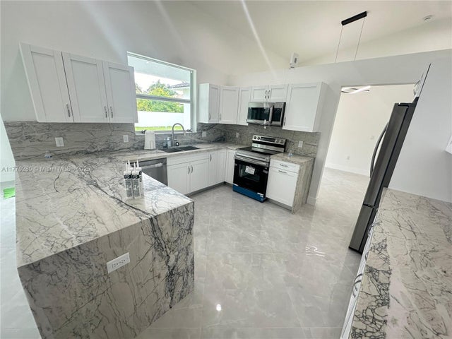 5 of 20 - 19855 Sw 134 Ct, Miami, FL