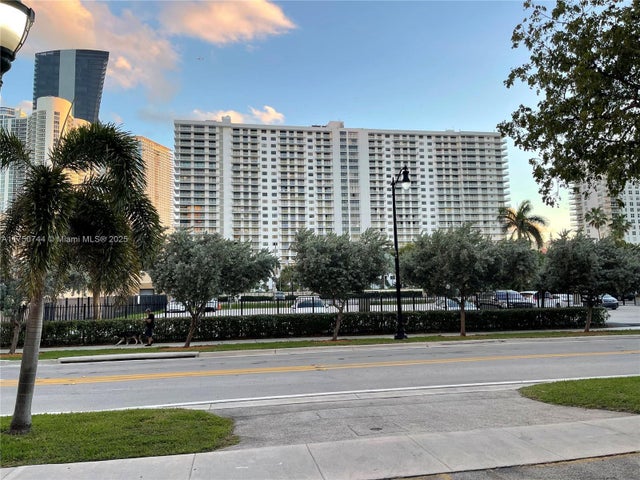 2 of 16 - 210 174th St 305, Sunny Isles Beach, FL