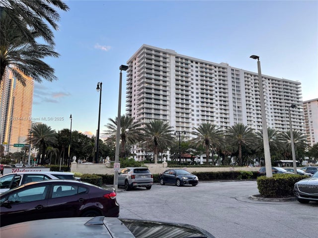 3 of 16 - 210 174th St 305, Sunny Isles Beach, FL