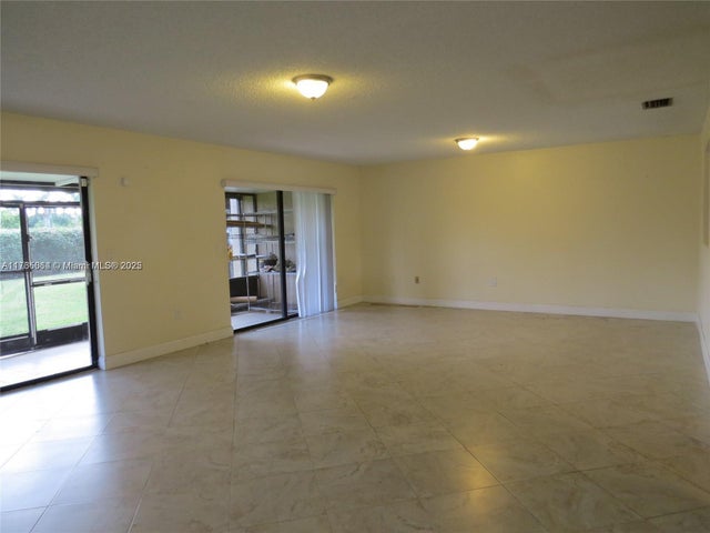 2 of 19 - 216 Lakeside Cir, Sunrise, FL