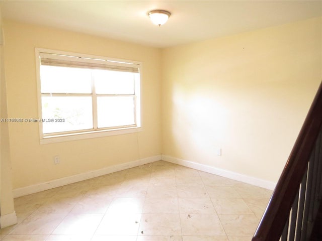 3 of 19 - 216 Lakeside Cir, Sunrise, FL