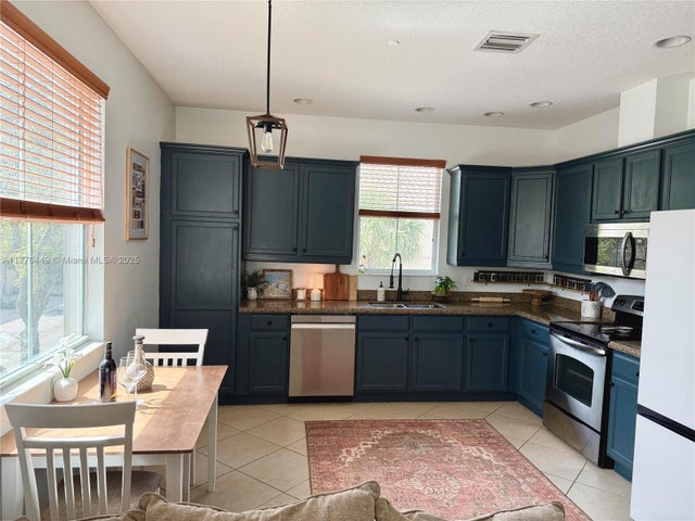 3 of 40 - 2977 St John Dr, Cooper City, FL