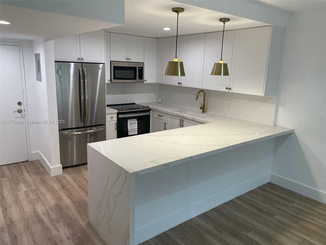3 of 10 - 100 Edgewater Dr 101, Coral Gables, FL