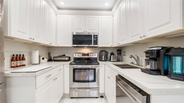 2 of 39 - 3120 Sw 17th St, Fort Lauderdale, FL