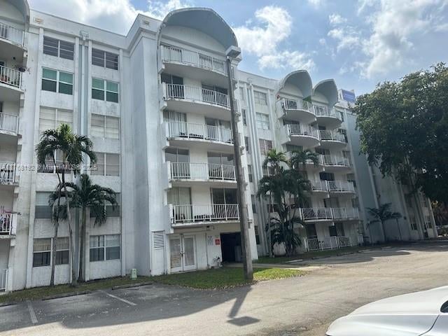 1 of 17 - 484 Nw 165th St Rd A-415, Miami, FL