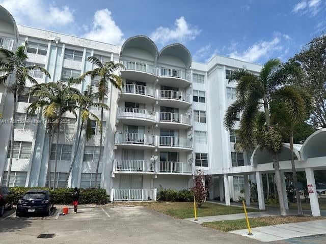 3 of 17 - 484 Nw 165th St Rd A-415, Miami, FL