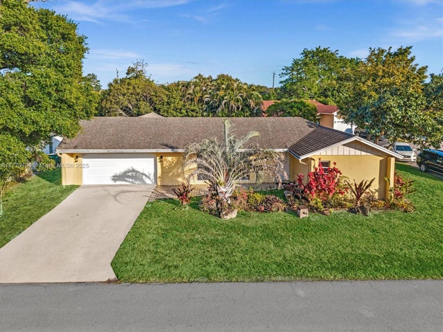 1 of 39 - 5404 Bayberry Ln, Tamarac, FL