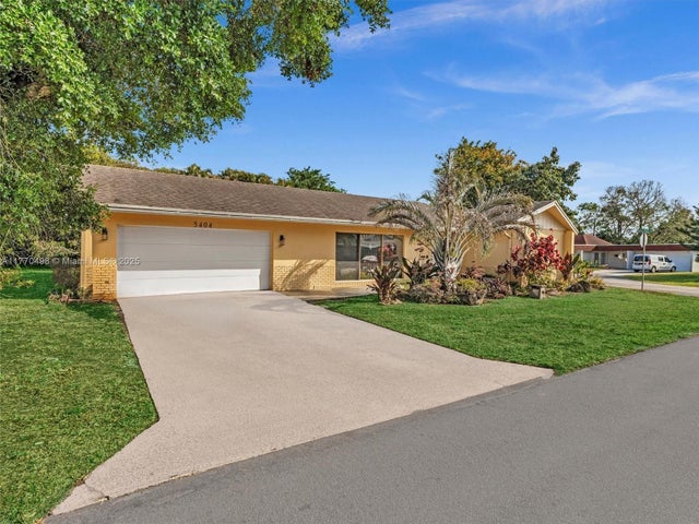 2 of 39 - 5404 Bayberry Ln, Tamarac, FL