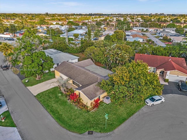 4 of 39 - 5404 Bayberry Ln, Tamarac, FL