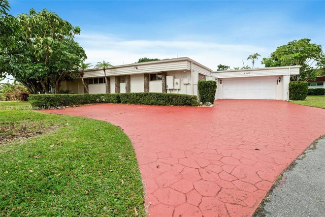 2 of 38 - 5203 Yellow Pine Ln, Tamarac, FL