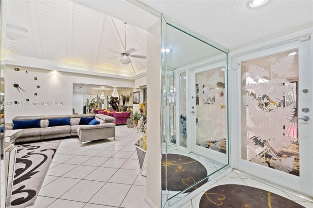 4 of 38 - 5203 Yellow Pine Ln, Tamarac, FL