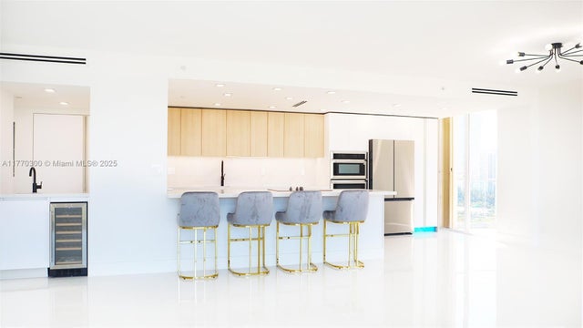 3 of 41 - 19707 Turnberry Way 22d, Aventura, FL