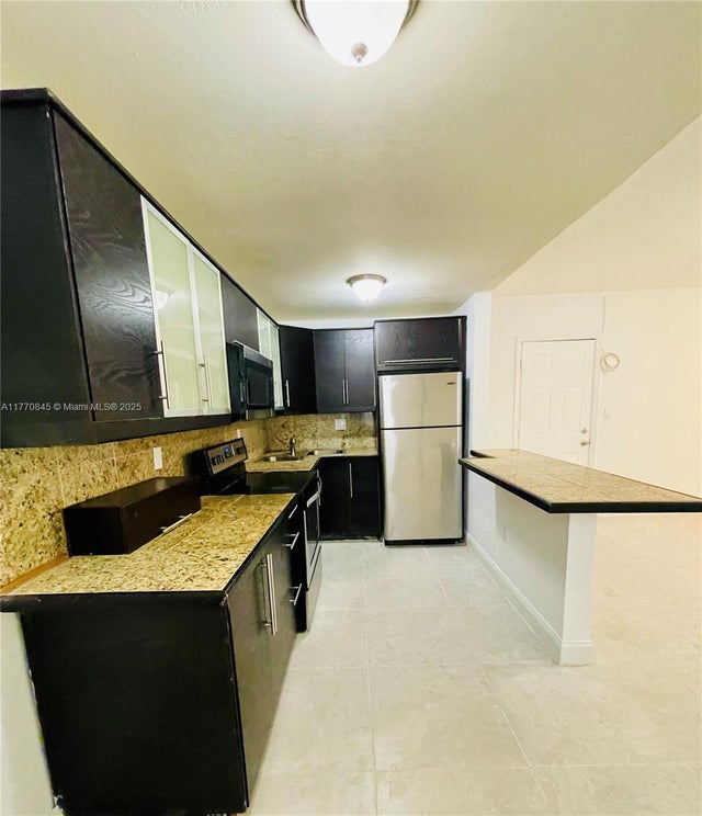3 of 10 - 7928 Harding Ave 4, Miami Beach, FL