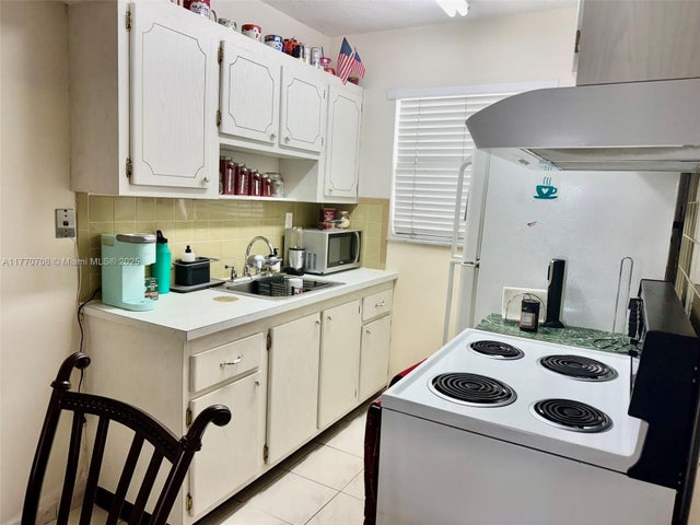 2 of 13 - 2145 Pierce St 403, Hollywood, FL
