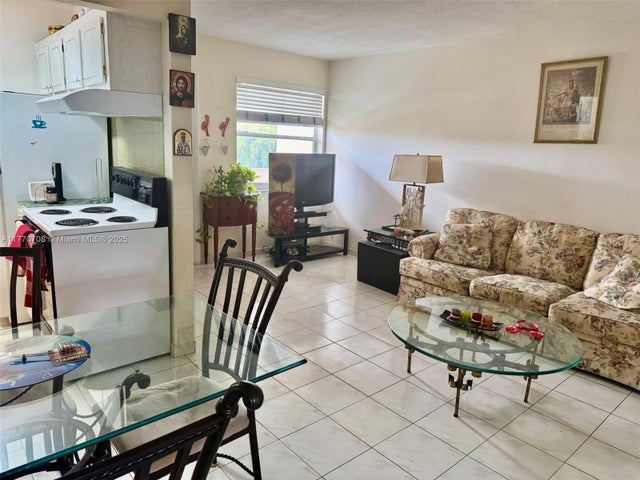 5 of 13 - 2145 Pierce St 403, Hollywood, FL