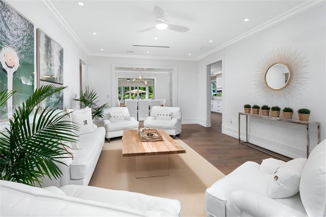 4 of 36 - 2575 Pine Tree Dr, Miami Beach, FL