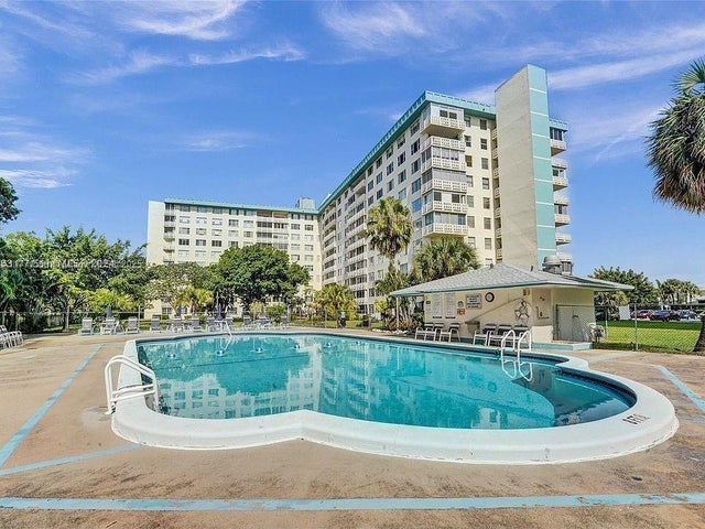 5 of 35 - 4330 Hillcrest Dr 1017, Hollywood, FL