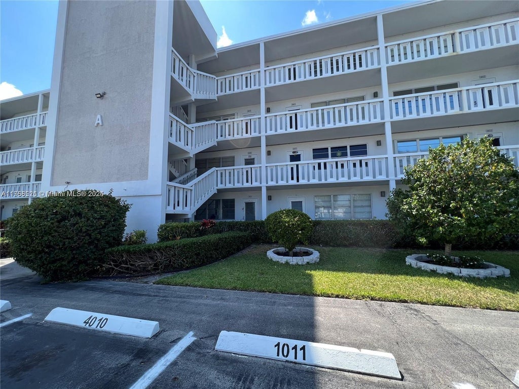 1011 Ellesmere A 1011, Deerfield Beach