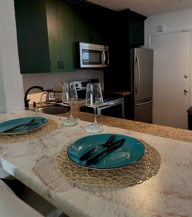 5 of 29 - 1530 Ne 191st St 241, Miami, FL