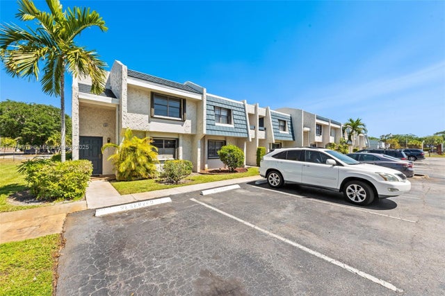 1 of 11 - 2601 N 40th Ave A-9, Hollywood, FL