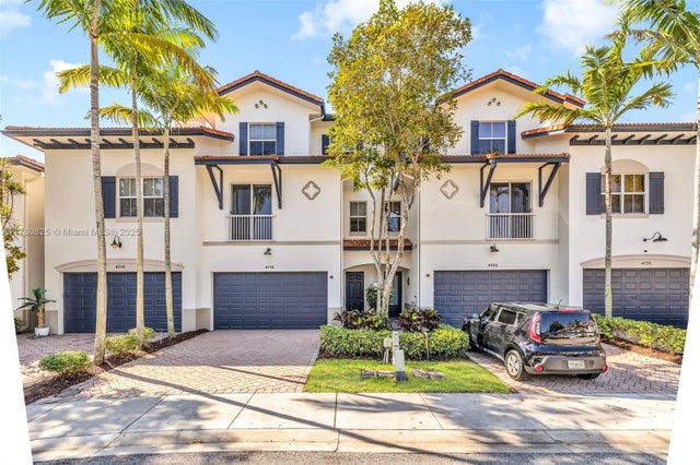 1 of 40 - 4718 S Prive Cir, Delray Beach, FL