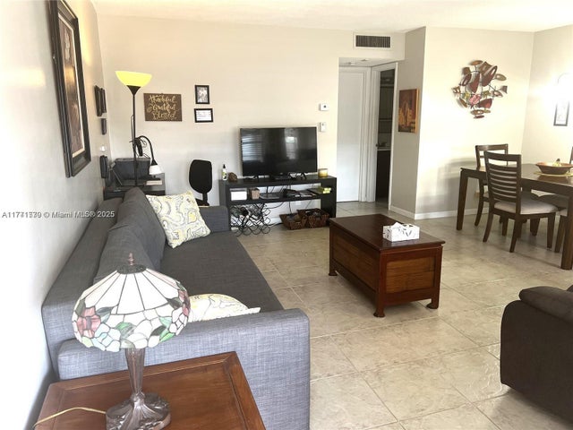 3 of 11 - 5300 Washington St H237, Hollywood, FL