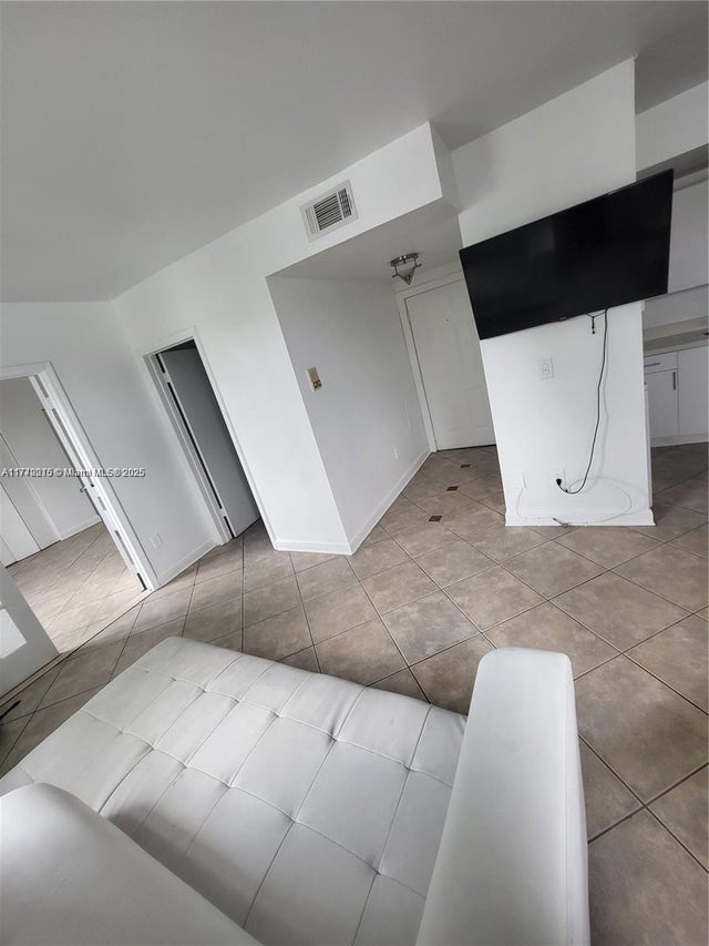 3 of 13 - 1008 Jefferson Ave 303, Miami Beach, FL