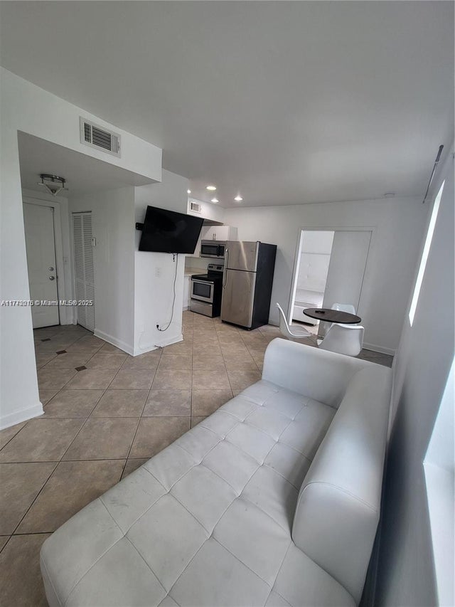 5 of 13 - 1008 Jefferson Ave 303, Miami Beach, FL