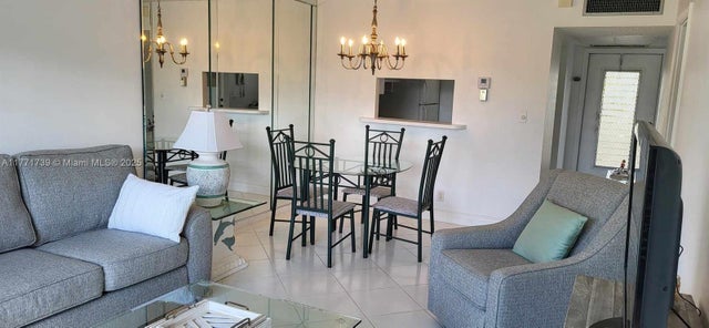4 of 17 - 4700 Nw 35th St 511, Lauderdale Lakes, FL
