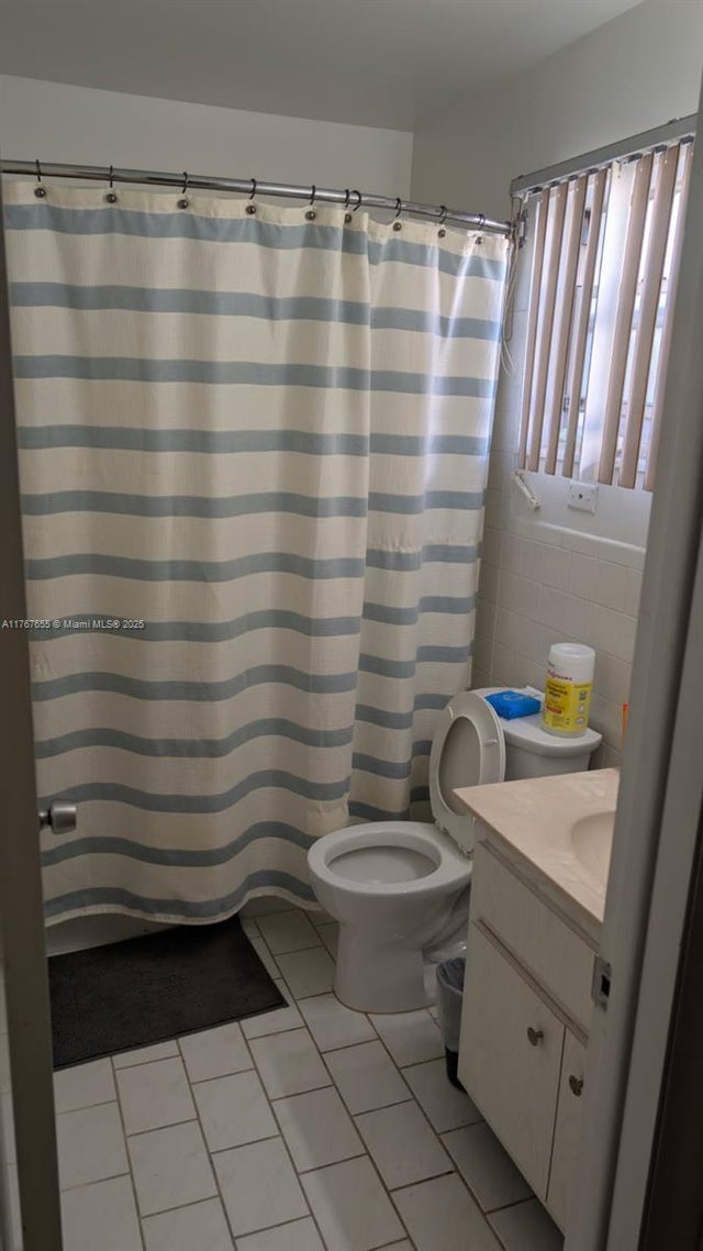 2 of 5 - 1824 Monroe St 2, Hollywood, FL