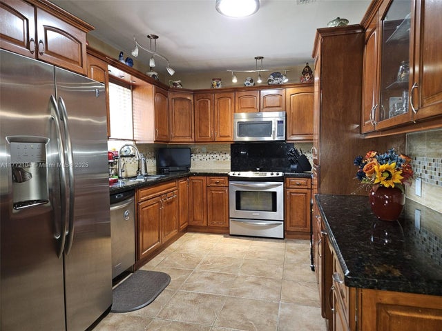 5 of 10 - 4014 Johnson St, Hollywood, FL