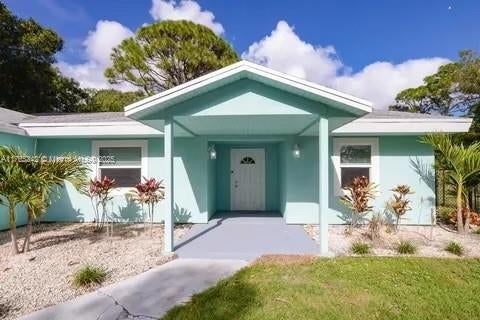 1 of 4 - 108 E Easy St, Fort Pierce, FL
