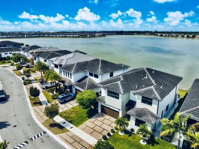 3 of 29 - 8823 Nw 155th Ter, Miami Lakes, FL