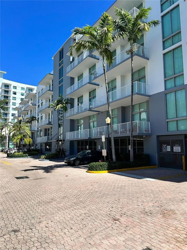1 of 19 - 2100 Van Buren St 503, Hollywood, FL