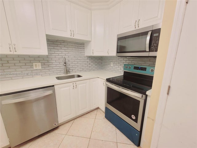 4 of 18 - 4174 Inverrary Dr 713, Lauderhill, FL