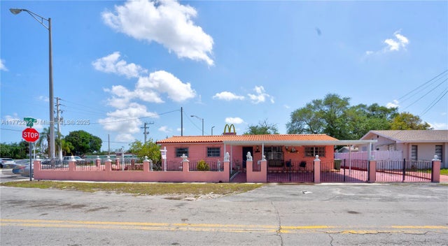 1 of 42 - 390 E 44th St, Hialeah, FL