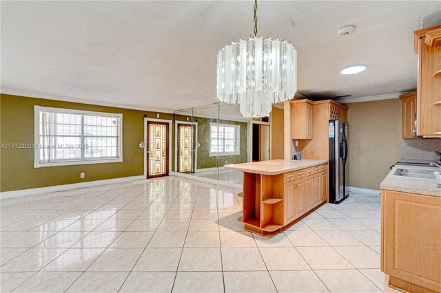 4 of 42 - 390 E 44th St, Hialeah, FL