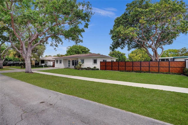 4 of 36 - 2125 Alamanda Dr, North Miami, FL
