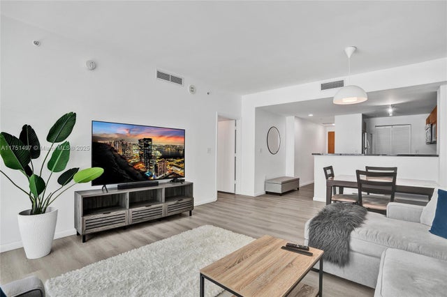 4 of 24 - 253 Ne 2nd St 1706, Miami, FL