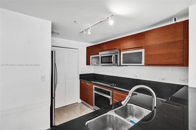 5 of 24 - 253 Ne 2nd St 1706, Miami, FL
