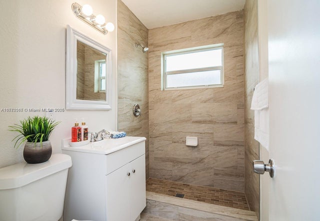 2 of 15 - 2542 Fillmore St, Hollywood, FL