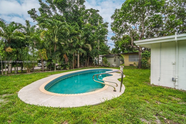 4 of 15 - 2542 Fillmore St, Hollywood, FL