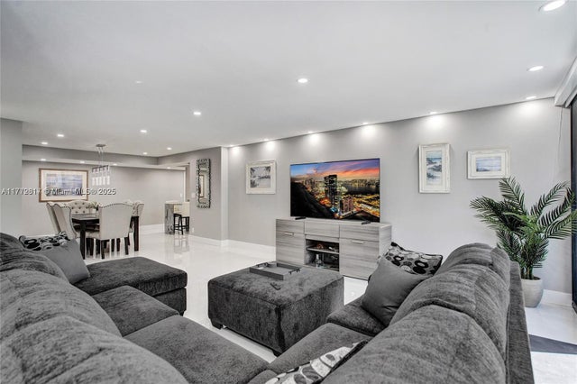 4 of 45 - 2301 S Ocean Dr 1007, Hollywood, FL