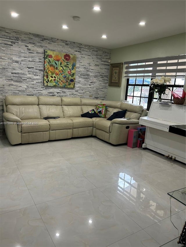 2 of 15 - 22 E 58th St, Hialeah, FL
